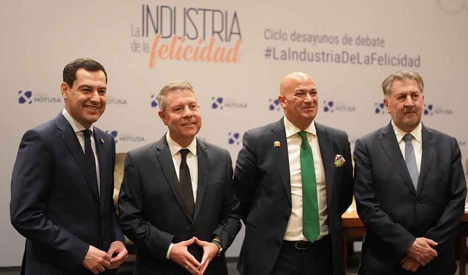 Los presidentes de Andalucía y Castilla La Mancha, en el coloquio denominado 'La industria de la felicidad'.